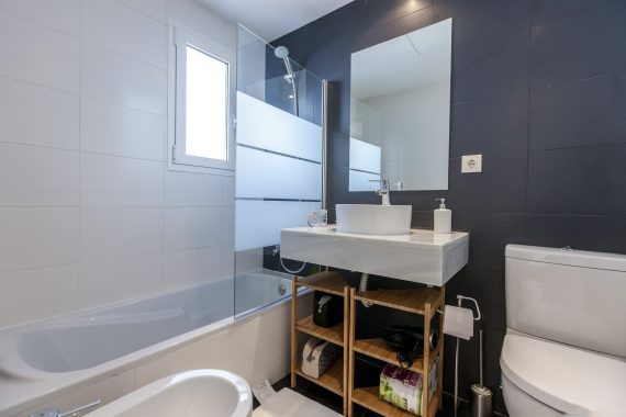 12e64b830712445cb576917931fdc4c1